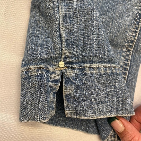 White House Black Market Denim - White House Black Market Women’s Noir Crop Leg Jeans, Size 4.